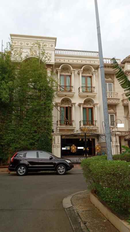 rumah bukit gading mediterania