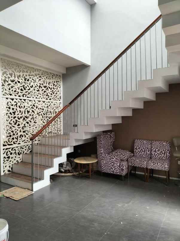 rumah cantik di kawasan cihanjuang sariwangi bandung