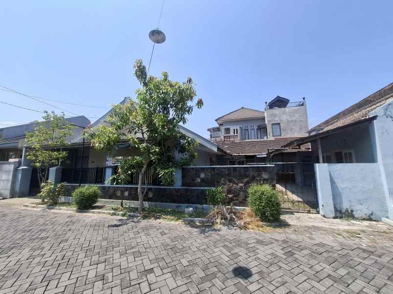 rumah dekat kampus moch sroedji jember jl sriwijaya