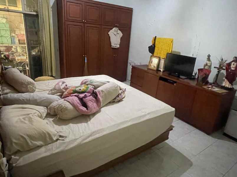 rumah dharmahusada indah utara row 3 mobil