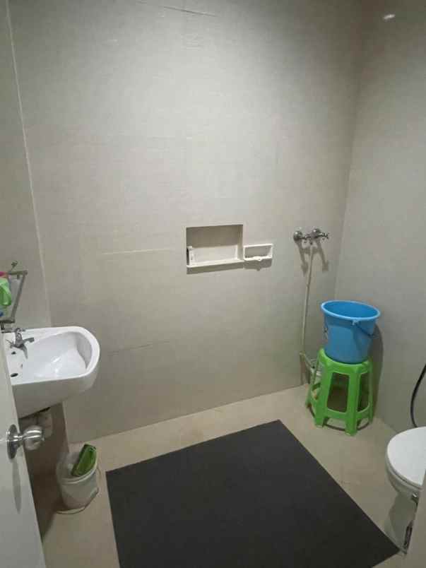 rumah dharmahusada indah utara row 3 mobil