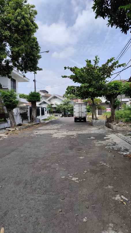 rumah dharmahusada indah utara row 3 mobil