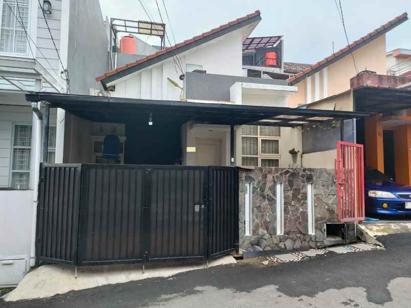 rumah di komplek bumi sariwangi 3 kamar tidur