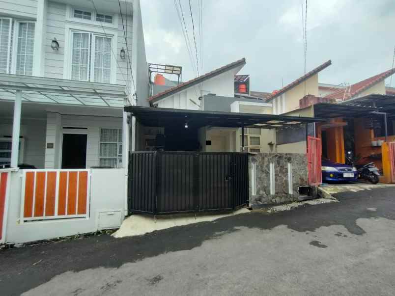 rumah di komplek bumi sariwangi 3 kamar tidur