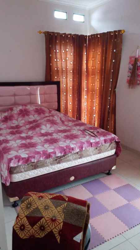 rumah di posisi hook dalam komplek the green sariwangi