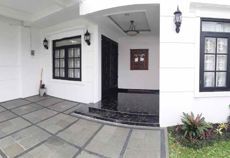 rumah disewakan dekat mall taman anggrek central park
