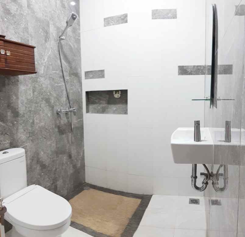 rumah disewakan dekat mall taman anggrek central park