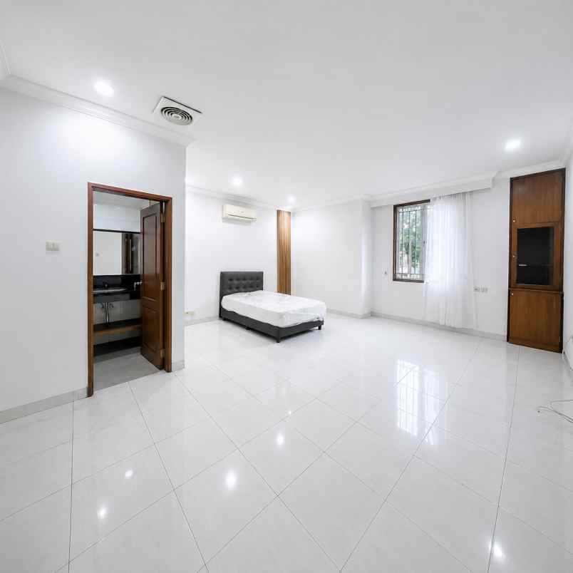 rumah disewakan di cilandak barat