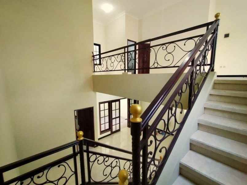 rumah galaxy royal palace strategis siap huni