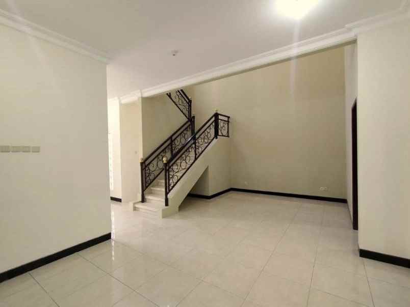 rumah galaxy royal palace strategis siap huni