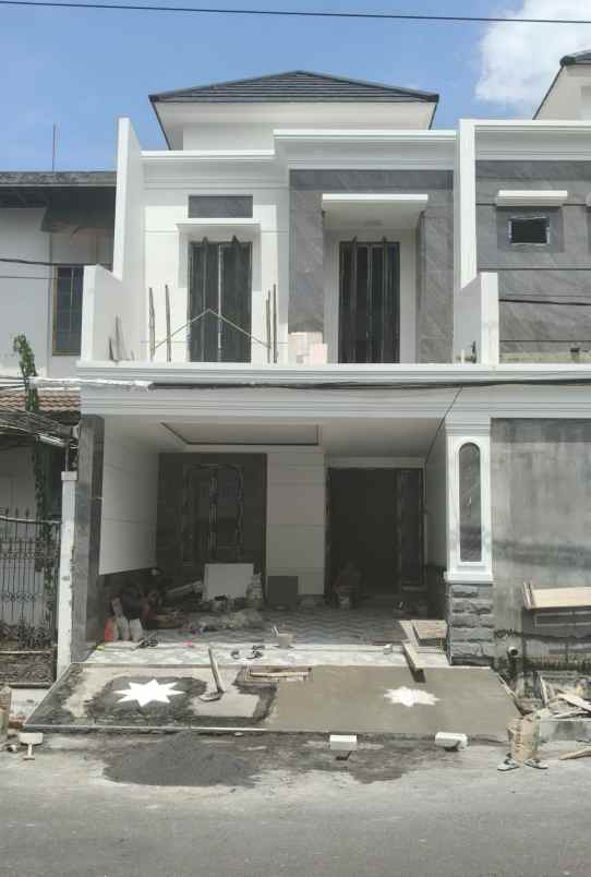 rumah gress 2 lantai sangat dekat dengan raya kenjeran