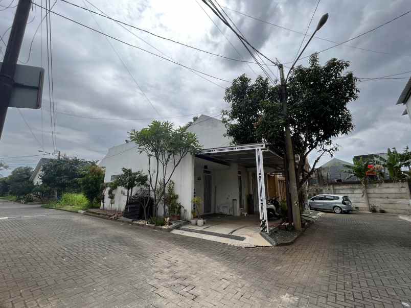 rumah hook luas pinus regency cinambo