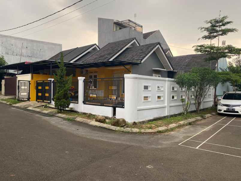 rumah hook strategis di bella residence depok
