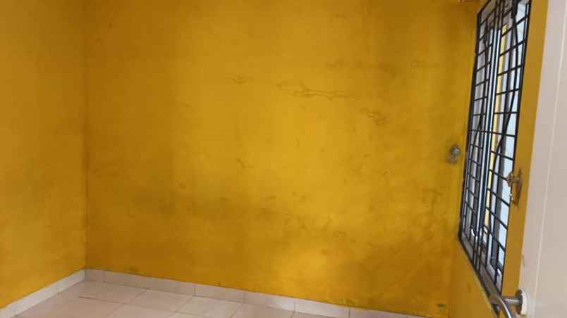 rumah hook strategis di bella residence depok