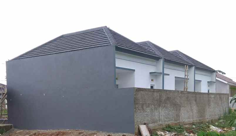 rumah jalan raya arco sawangan depok