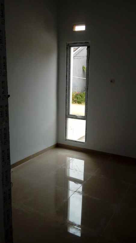 rumah jalan raya arco sawangan depok