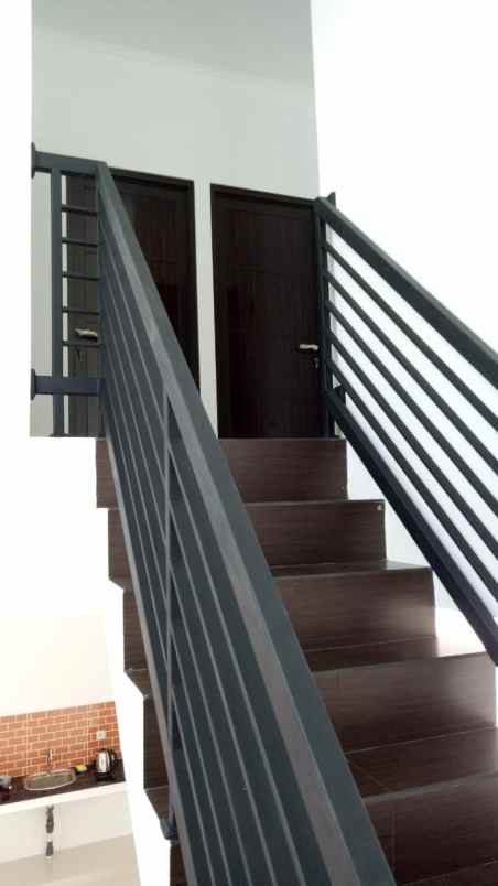 rumah jalan raya cirendeu