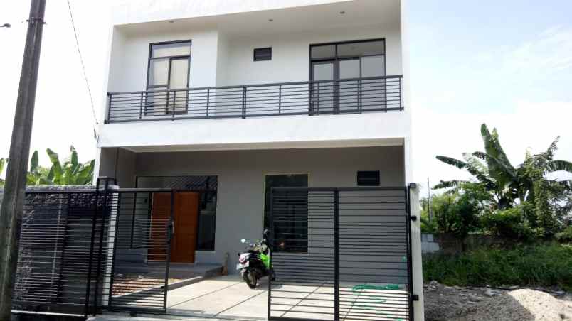 rumah jalan raya cirendeu