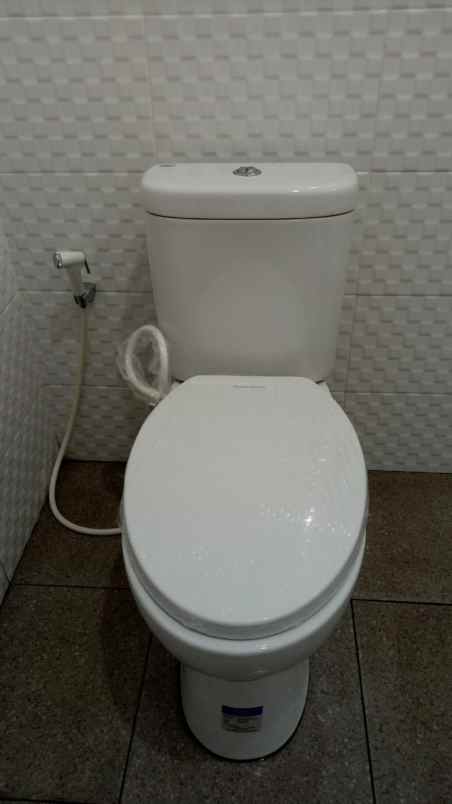 rumah jalan raya cirendeu