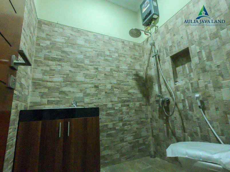 rumah jl kolonel masturi