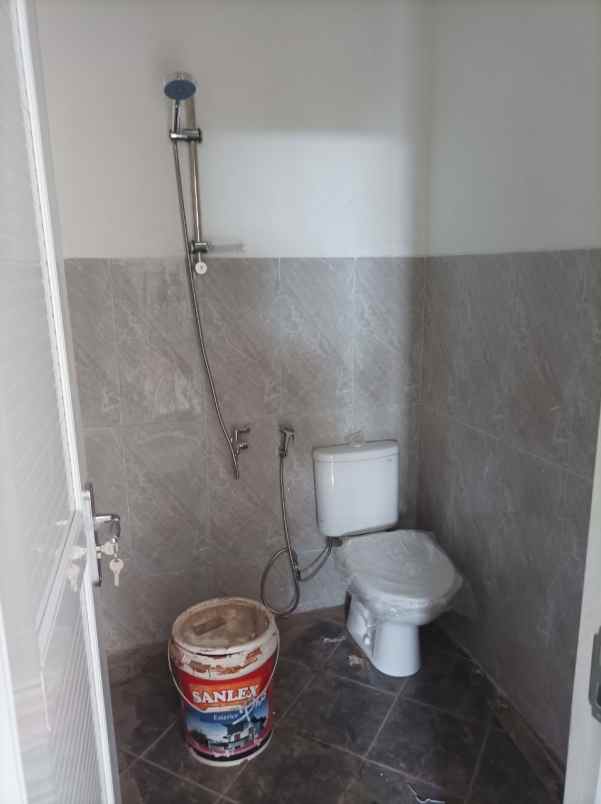 rumah jl raya karangpawitan