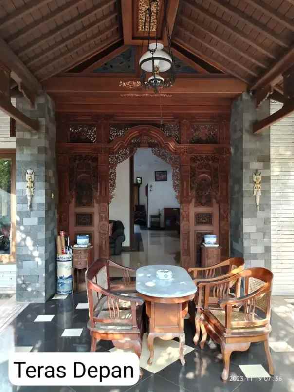 rumah klasik moderen jawa 2 lantai strategis nego