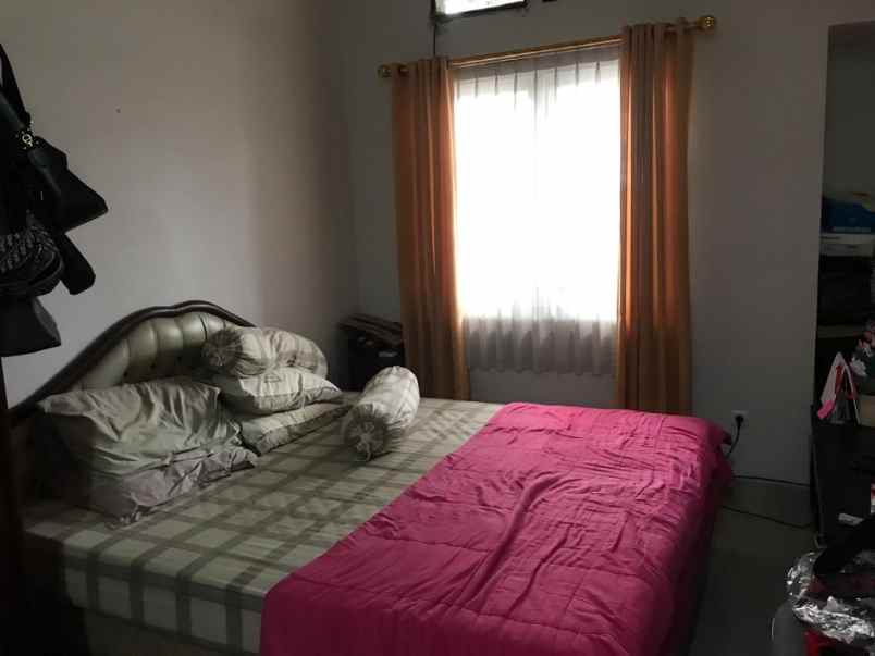 rumah kota baru parahyangan