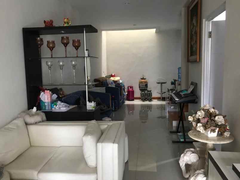 rumah kota baru parahyangan