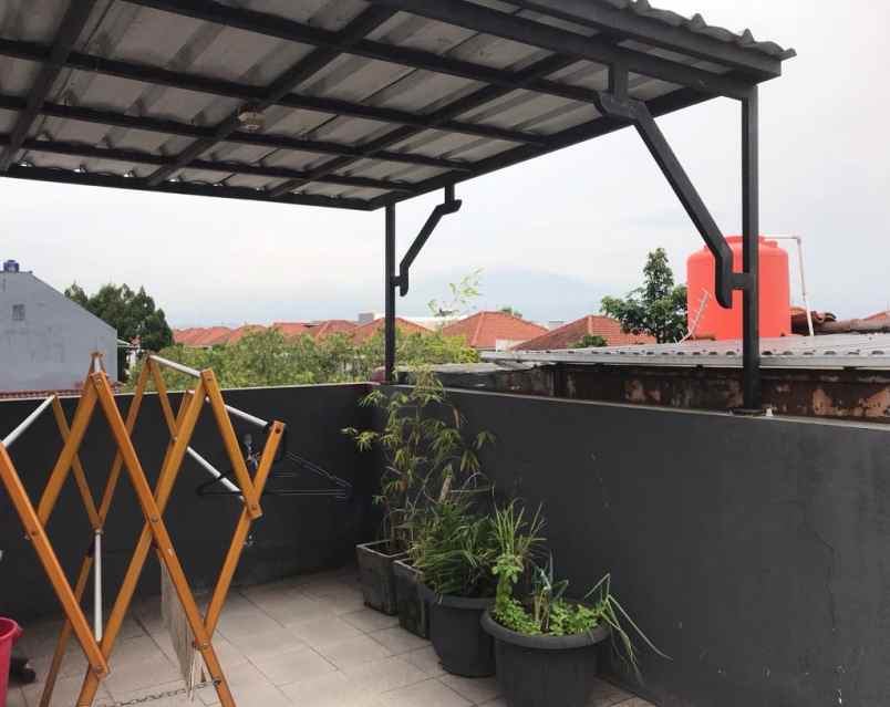 rumah kota baru parahyangan