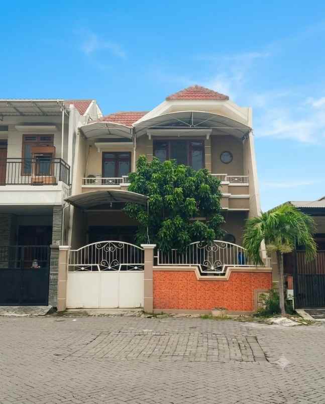 rumah lebak indah strategis row 4 mobil