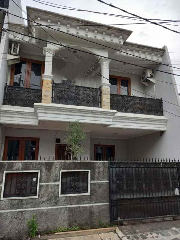 rumah lokasi strategis di kayu putih jakarta timur