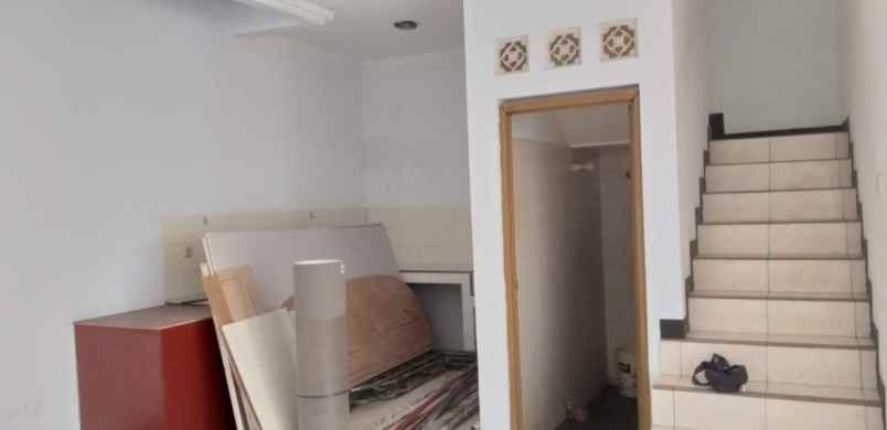 rumah lokasi strategis di kayu putih jakarta timur