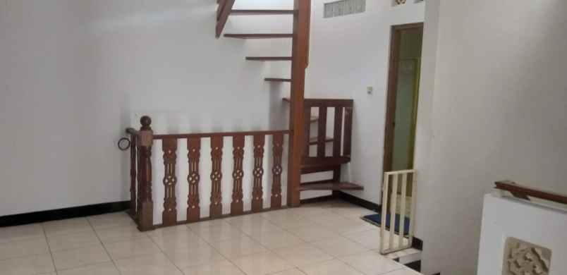 rumah lokasi strategis di kayu putih jakarta timur