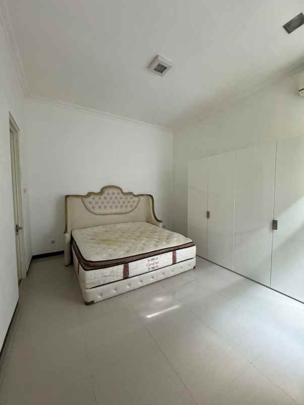 rumah manyar tirtoyoso surabaya lebar 11 hadap utara