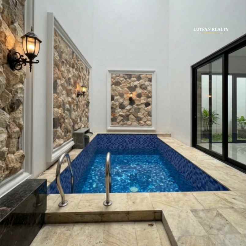 rumah mediterania classic dalam komplek