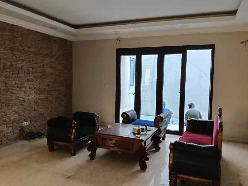 rumah megah harga miring siap tempati lokasi depok