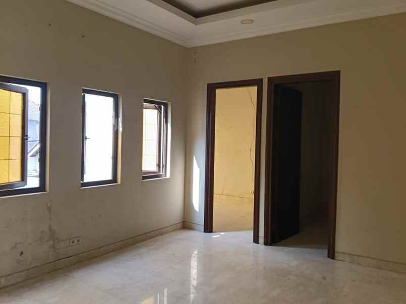 rumah megah harga miring siap tempati lokasi depok