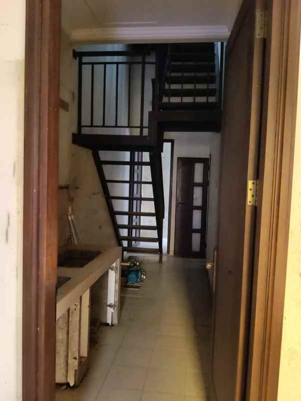 rumah megah harga miring siap tempati lokasi depok