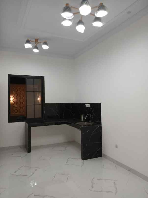 rumah mewah 2 5 lantai strategis di mampang depok