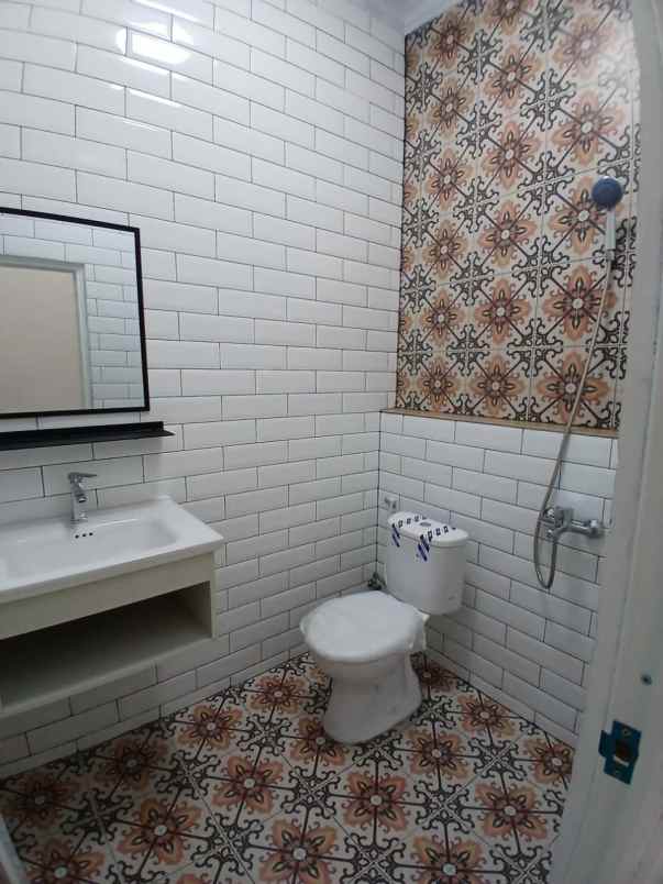 rumah mewah 2 5 lantai strategis di mampang depok