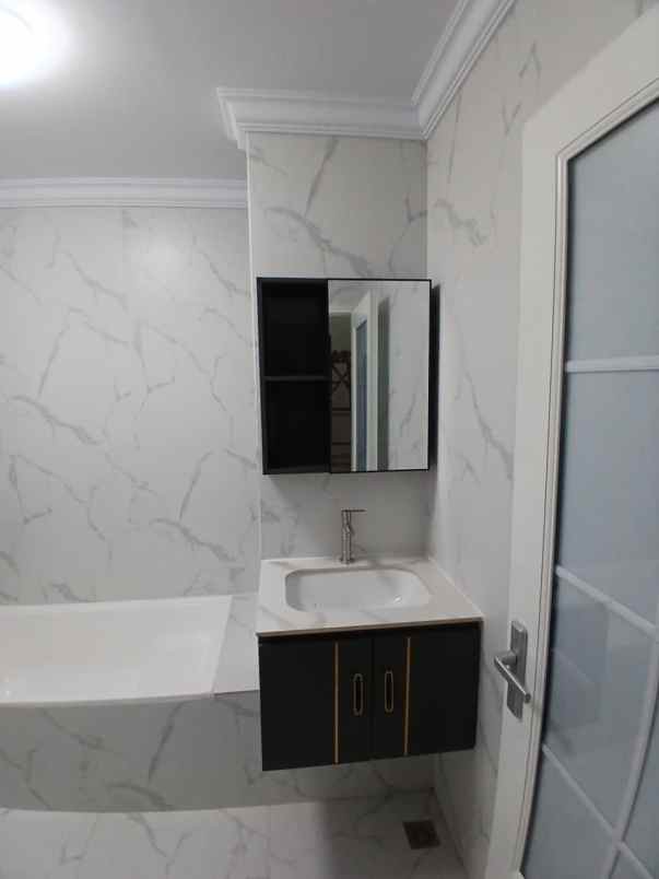 rumah mewah 2 5 lantai strategis di mampang depok