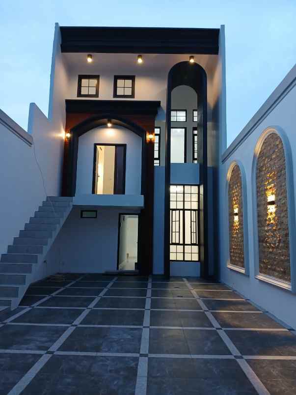 rumah mewah 2 5 lantai strategis di mampang depok