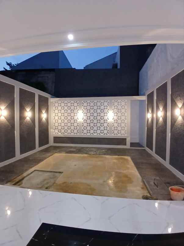 rumah mewah 2 5 lantai strategis di mampang depok