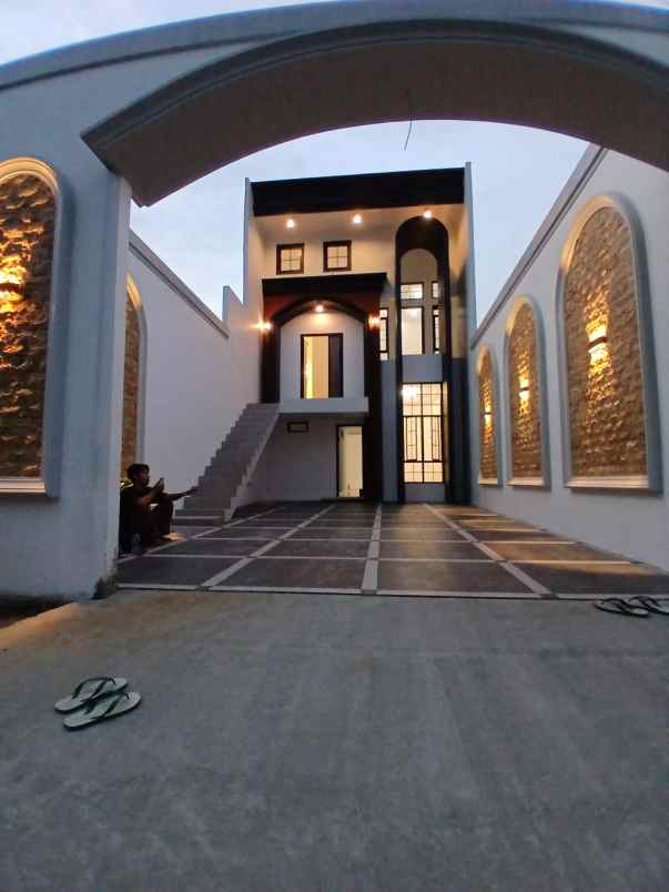 rumah mewah 2 5 lantai strategis di mampang depok