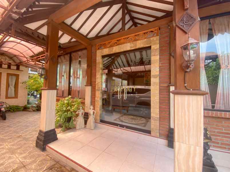 rumah mewah 7 kamar fully furnish tanah luas di bantul