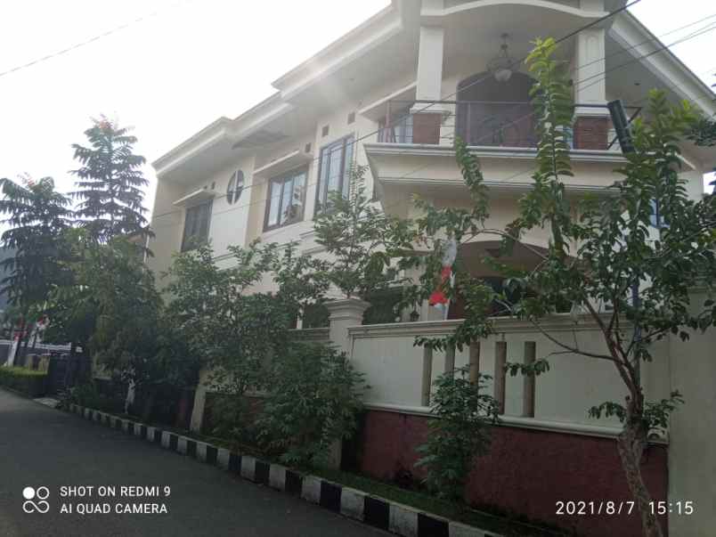 rumah mewah dalam komplek buaran jakarta timur