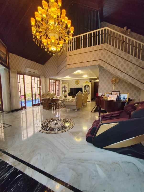 rumah mewah dalam komplek di permata hijau