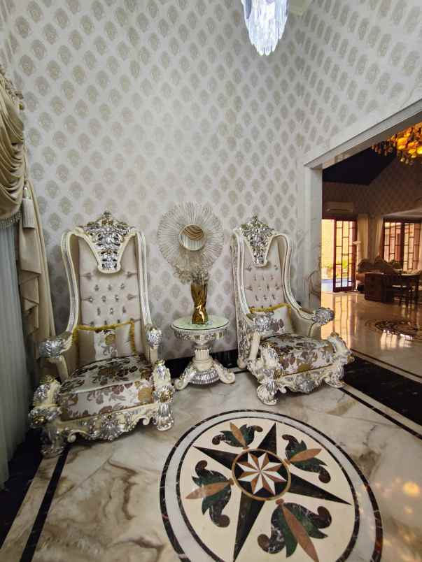 rumah mewah dalam komplek di permata hijau