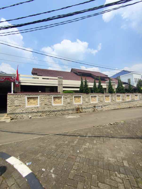 rumah mewah dalam komplek di permata hijau