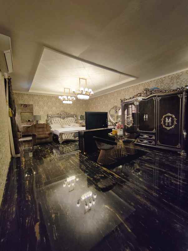 rumah mewah dalam komplek di permata hijau